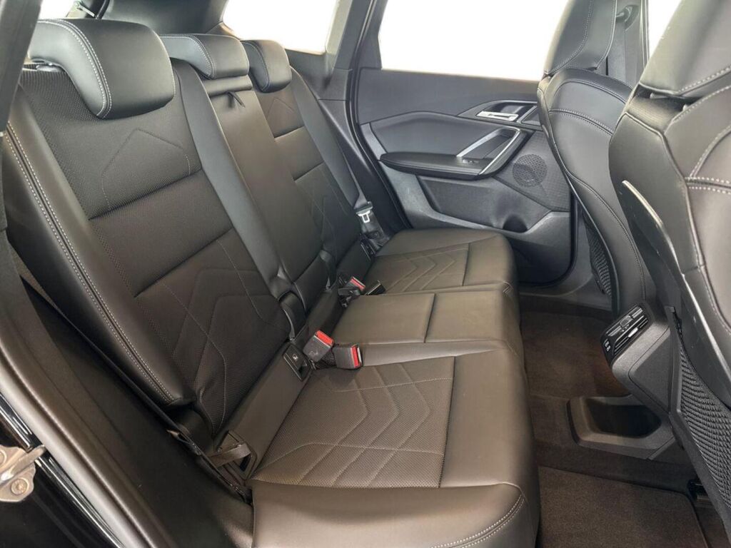 BMW iX1 2024 Musta