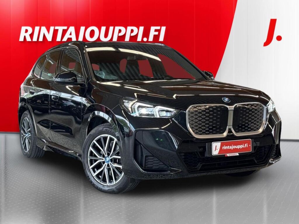BMW iX1 2024 Musta