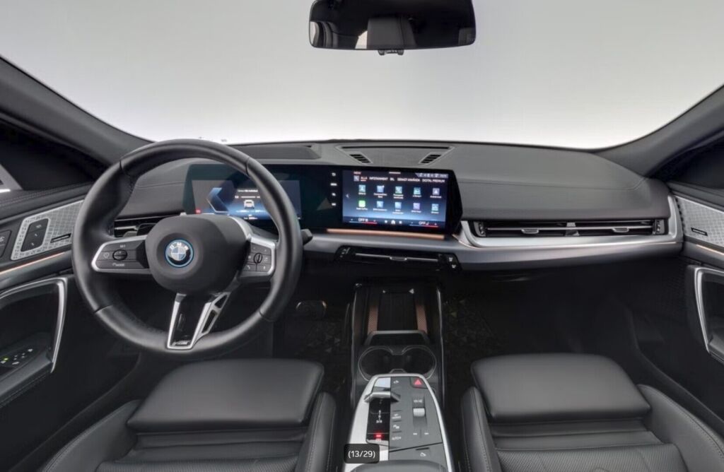BMW iX2 2024 Harmaa (Brooklyn Grey)