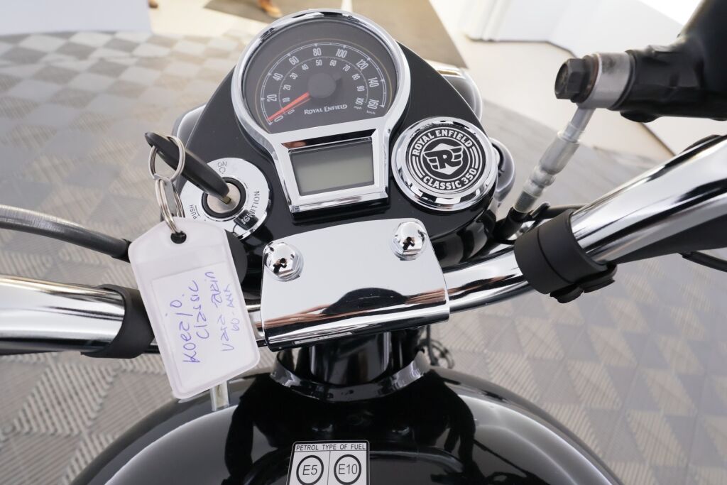 Royal enfield CLASSIC 2023 Musta