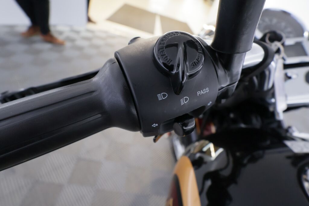 Royal enfield CLASSIC 2023 Musta