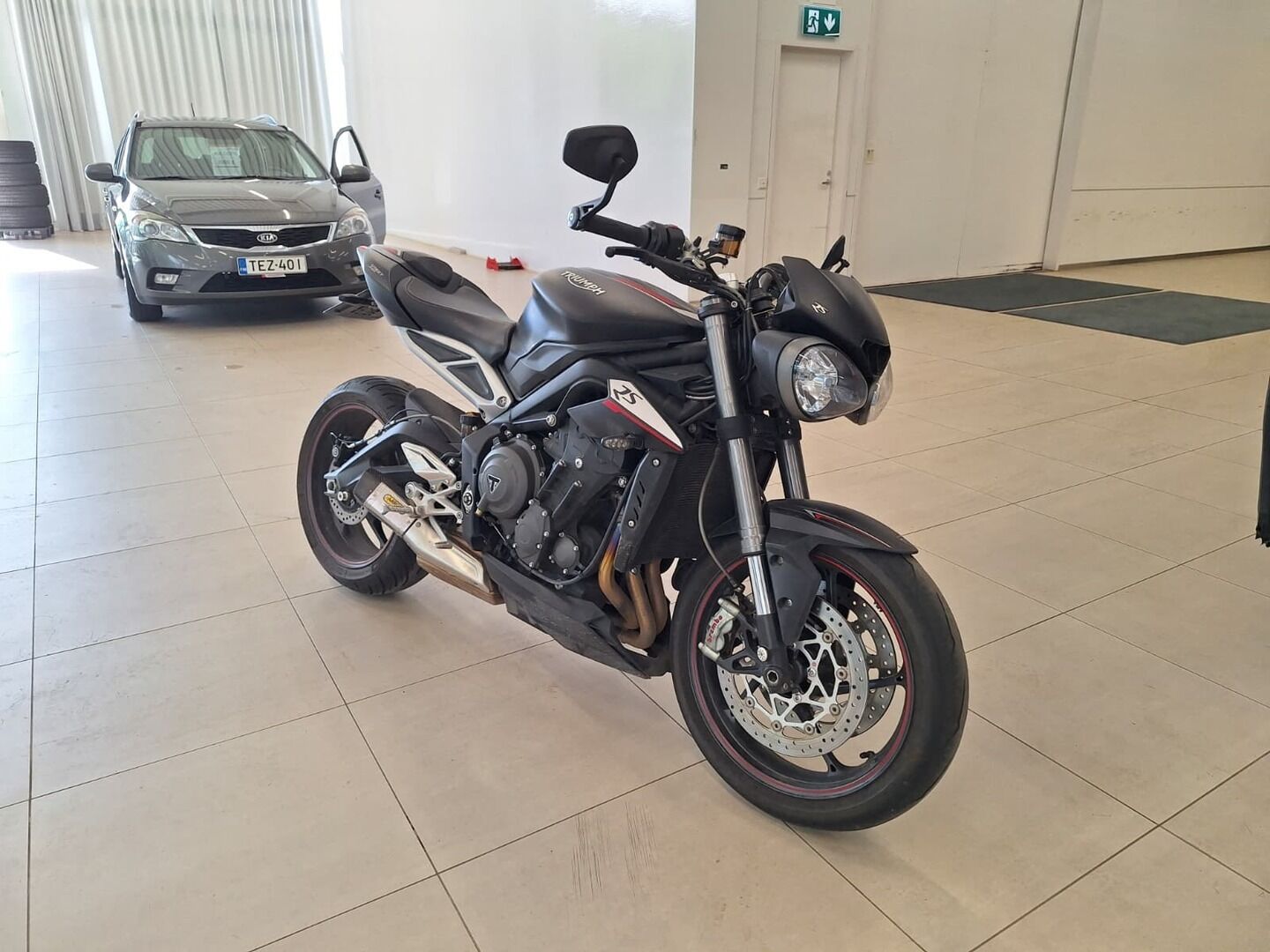 Triumph STREET TRIPLE
