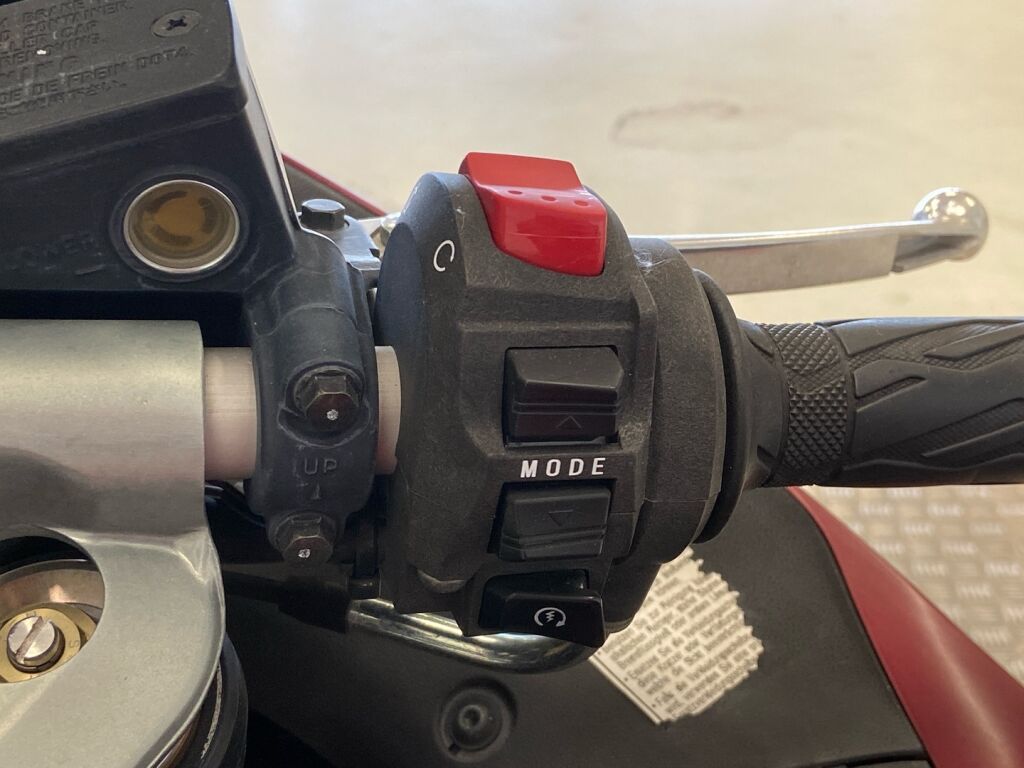 Suzuki GSX 2013 Punainen