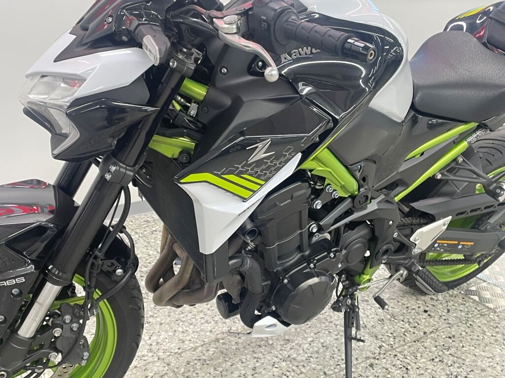 Kawasaki Z 2021 Musta