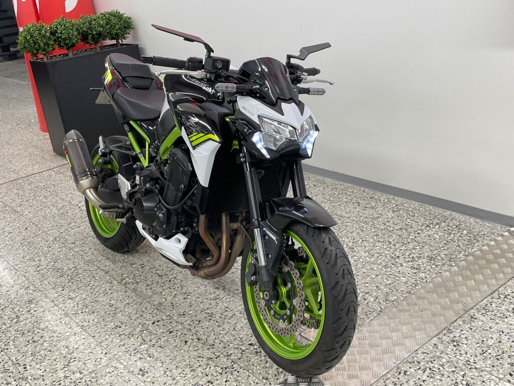 Kawasaki Z 2021 Musta