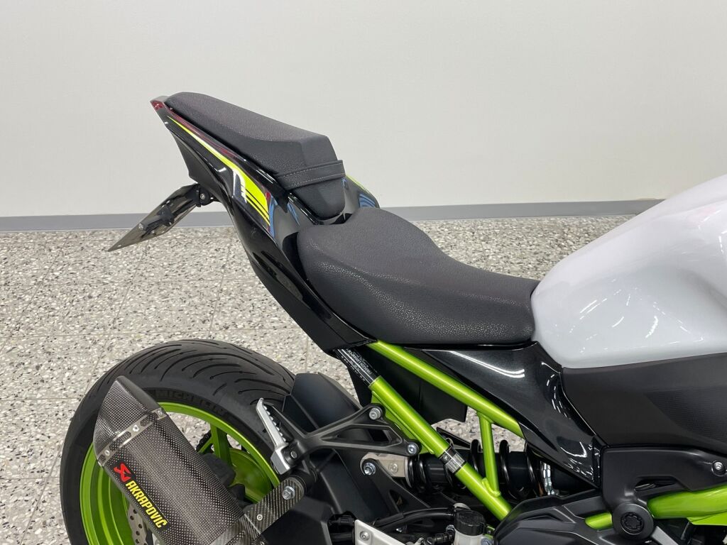Kawasaki Z 2021 Musta