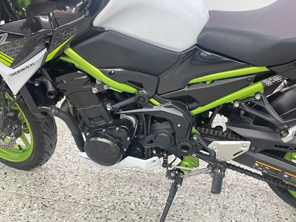 Kawasaki Z 2021 Musta