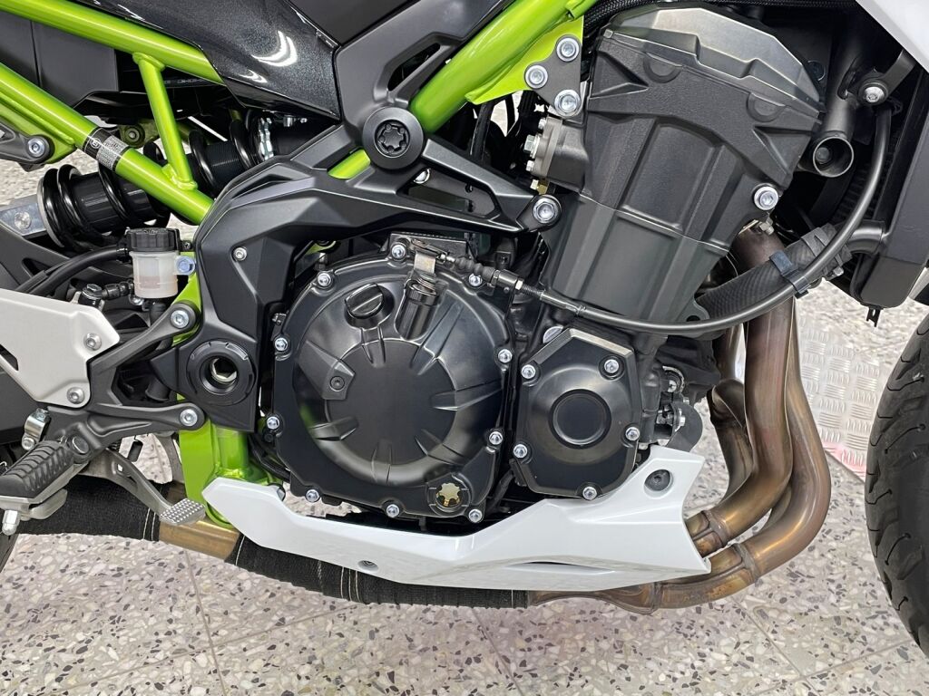 Kawasaki Z 2021 Musta