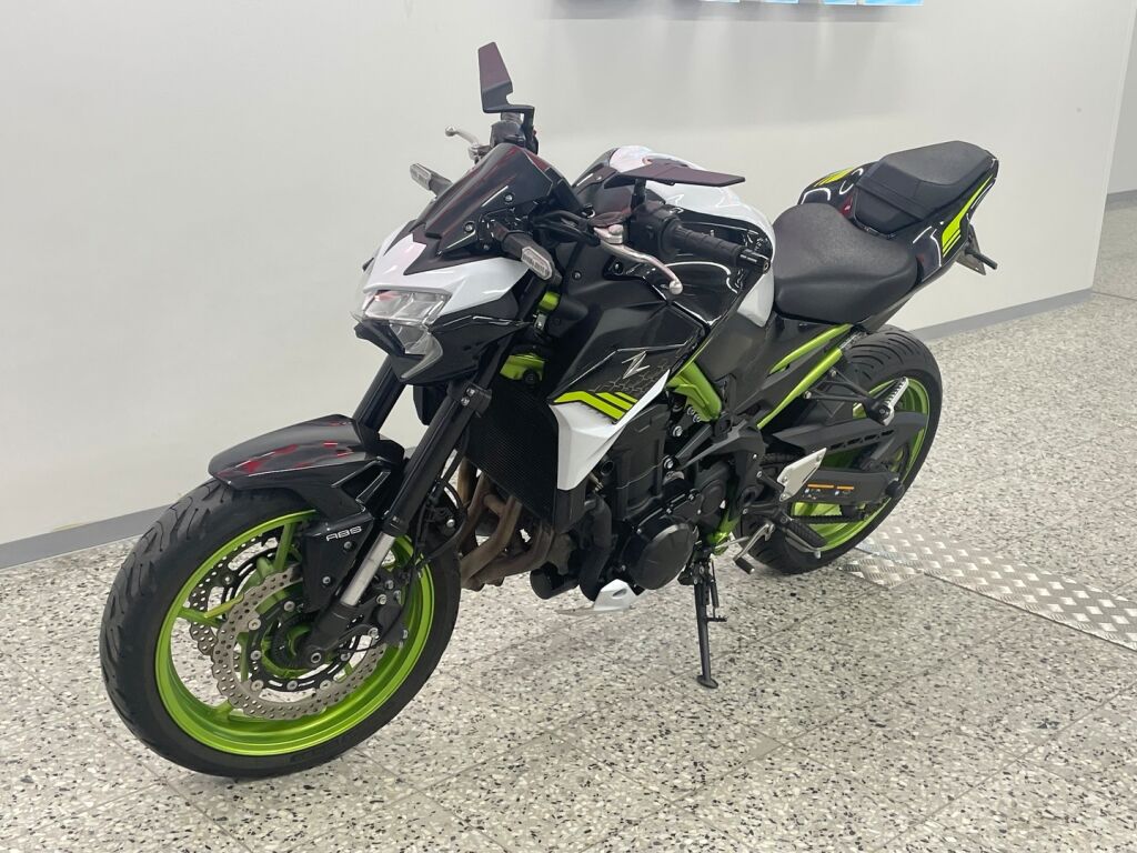 Kawasaki Z 2021 Musta