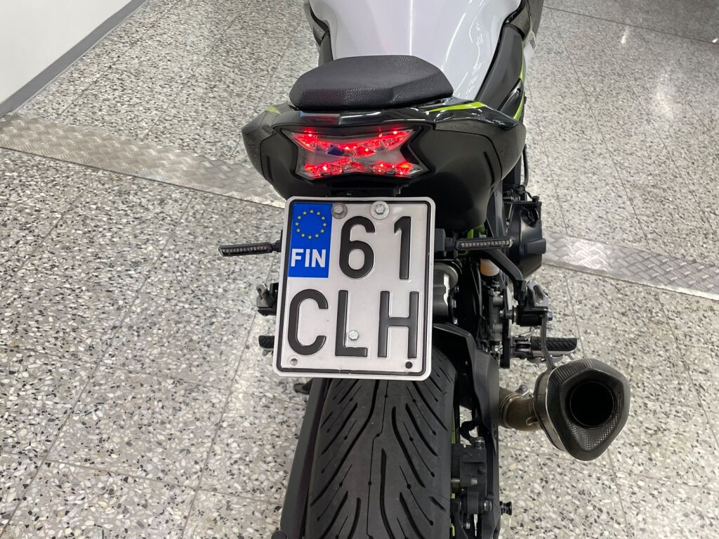 Kawasaki Z 2021 Musta
