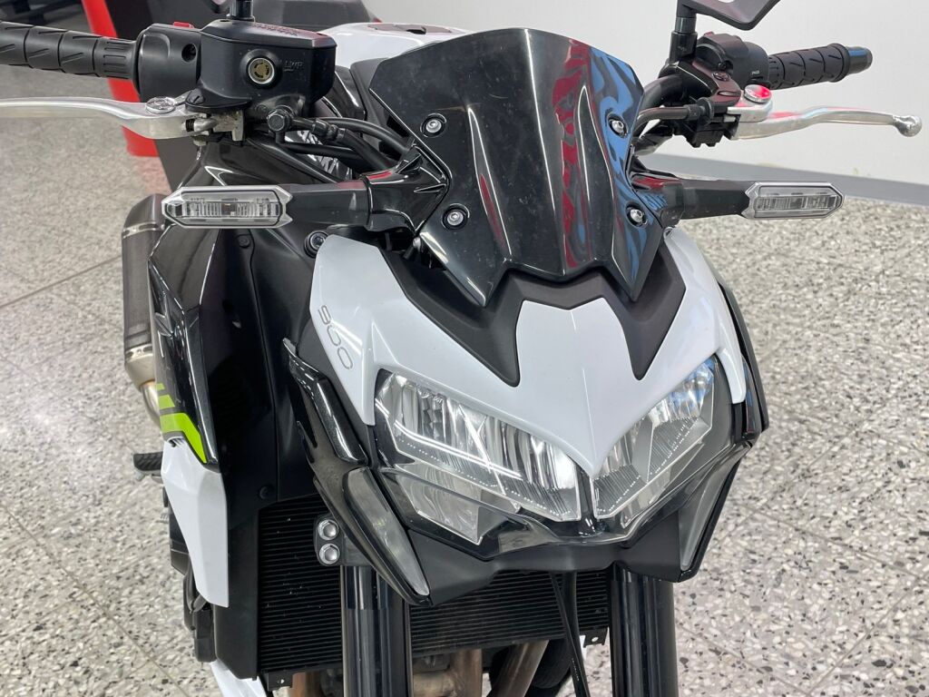 Kawasaki Z 2021 Musta