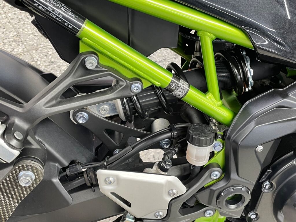 Kawasaki Z 2021 Musta