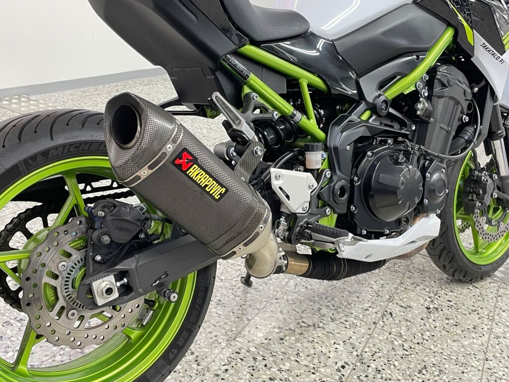 Kawasaki Z 2021 Musta