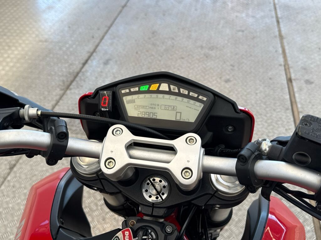 Ducati Hypermotard 2015 Punainen