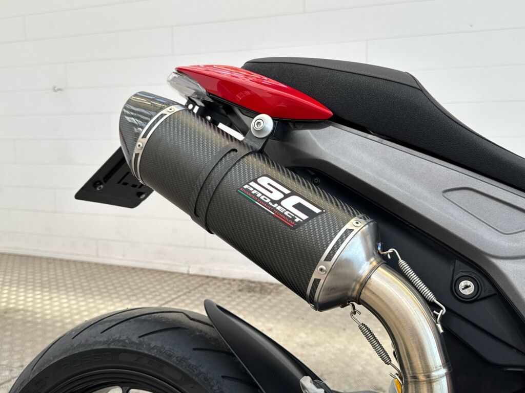 Ducati Hypermotard 2015 Punainen