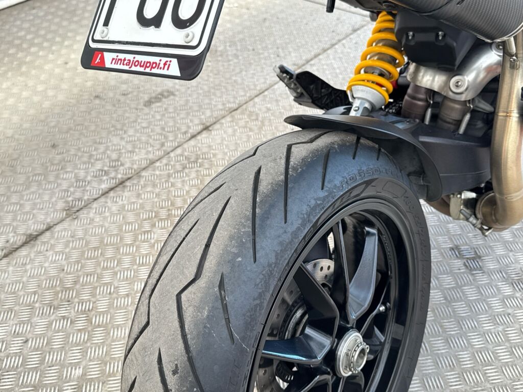 Ducati Hypermotard 2015 Punainen