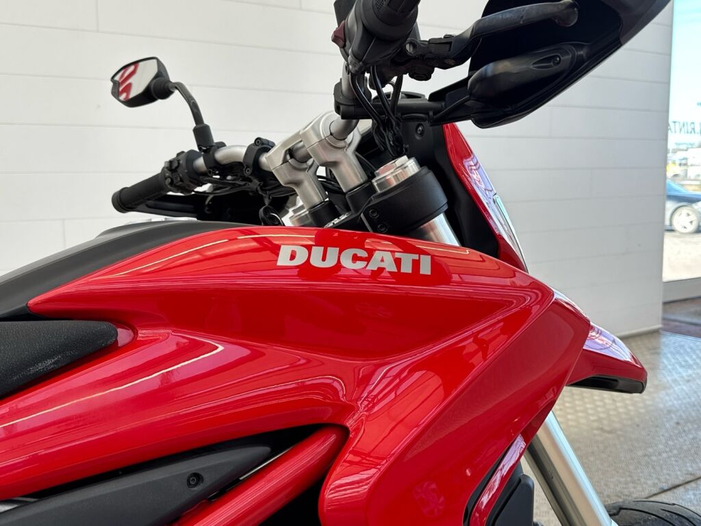Ducati Hypermotard 2015 Punainen