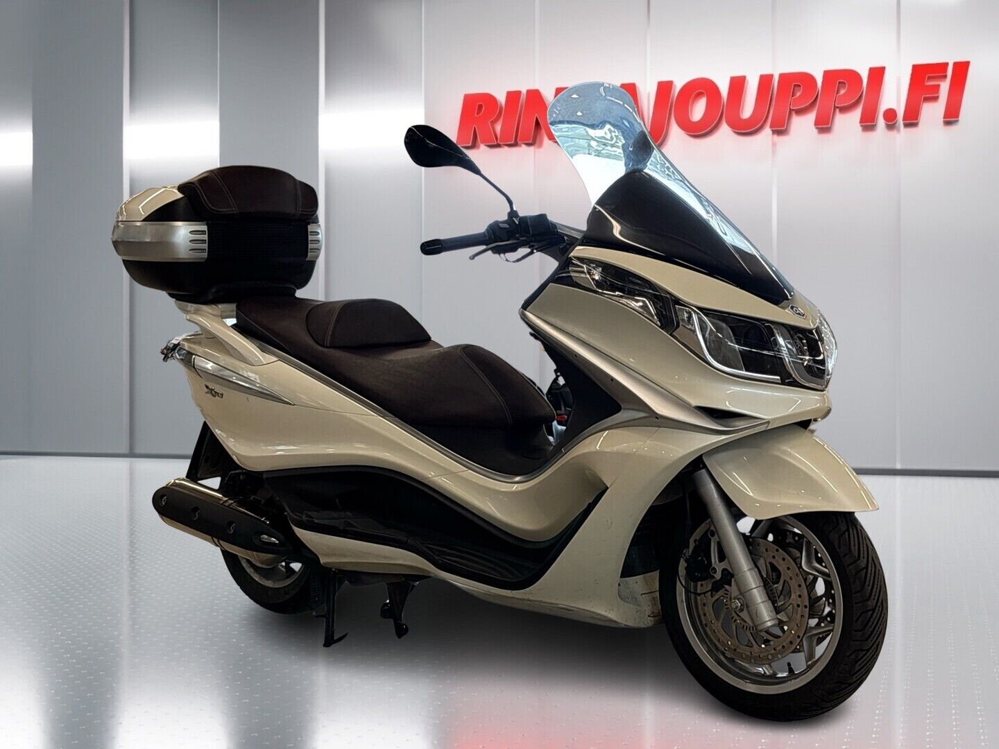 Piaggio X10
