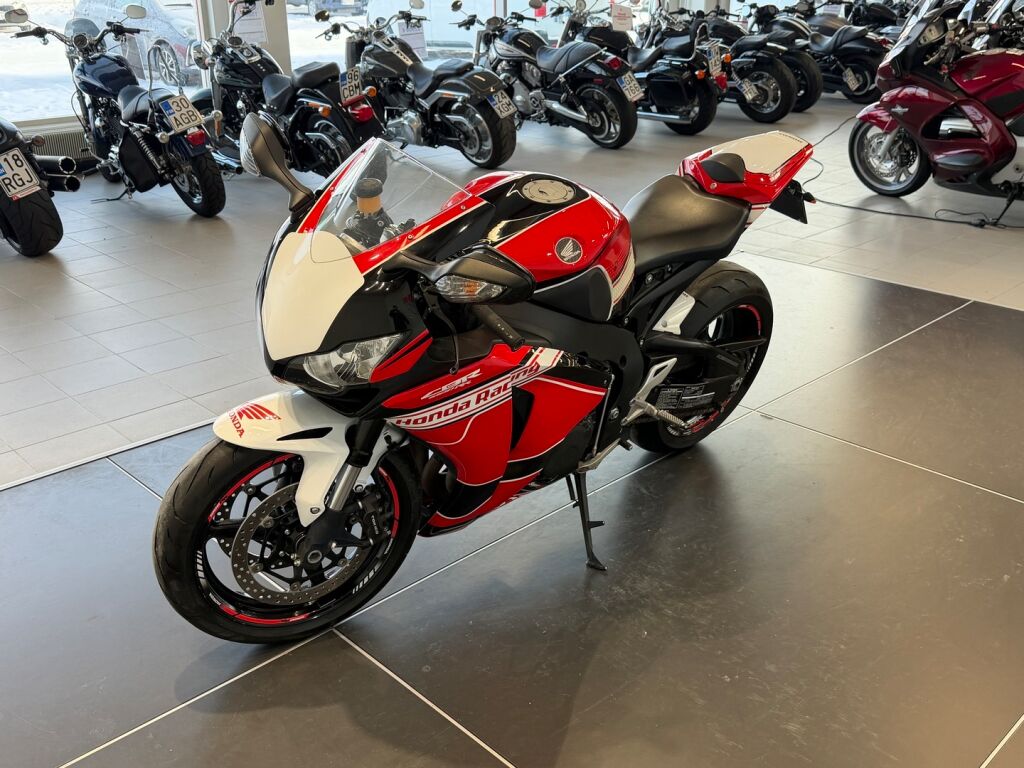 Honda CBR 2010 Musta