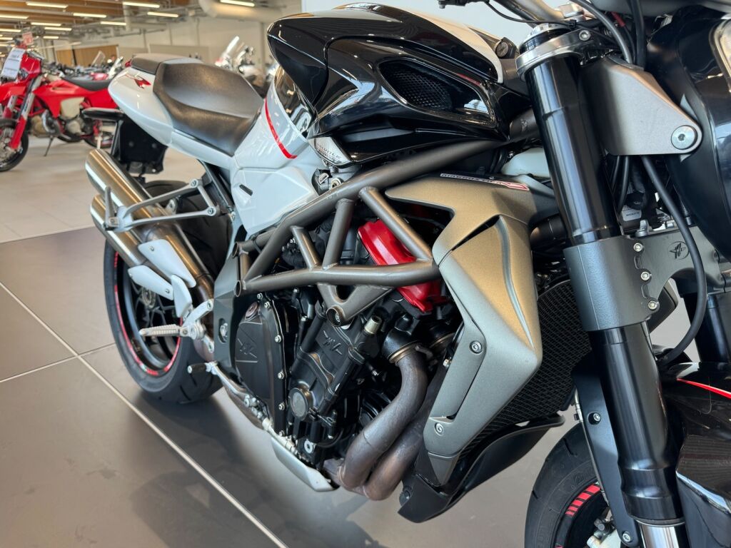 Mv agusta BRUTALE 2010 Valkoinen