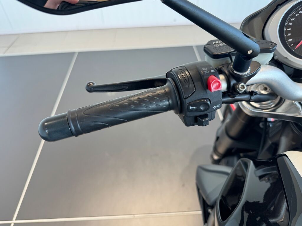 Mv agusta BRUTALE 2010 Valkoinen