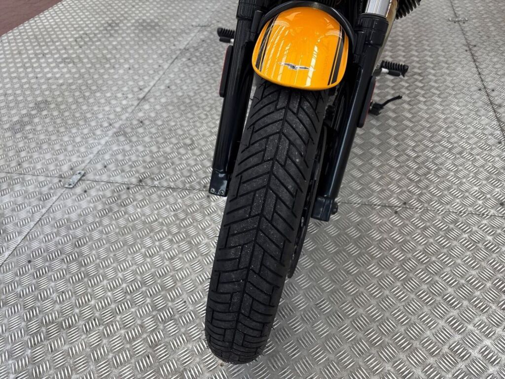 Moto guzzi V9 2016 Keltainen