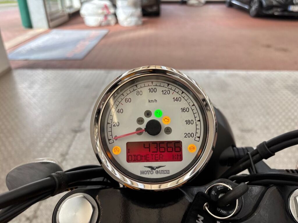 Moto guzzi V9 2016 Keltainen