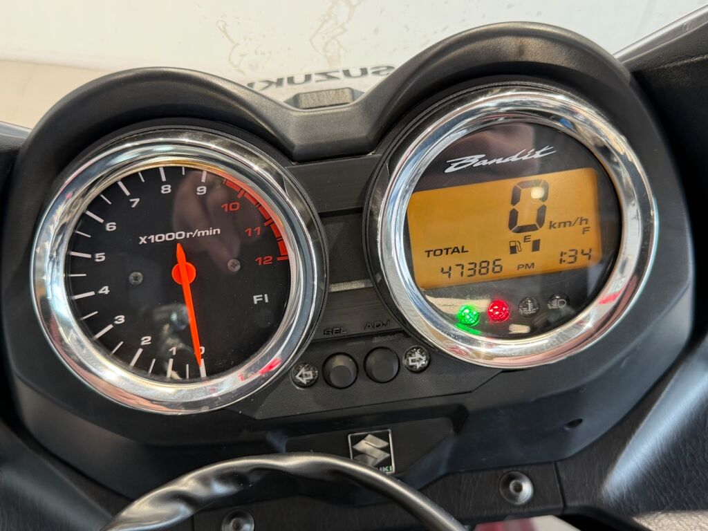Suzuki GSF 2010 