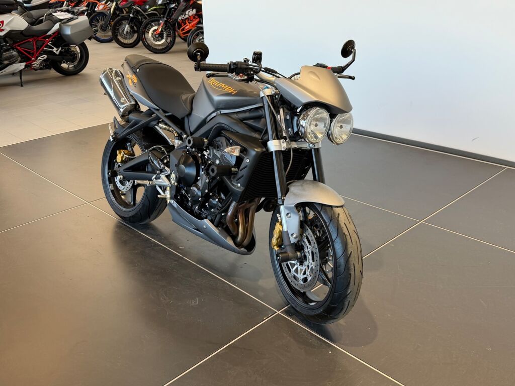 Triumph STREET TRIPLE 2010 