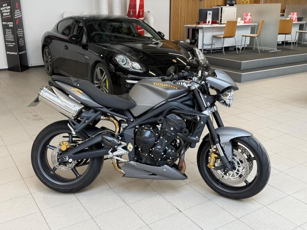 Triumph STREET TRIPLE 2010 