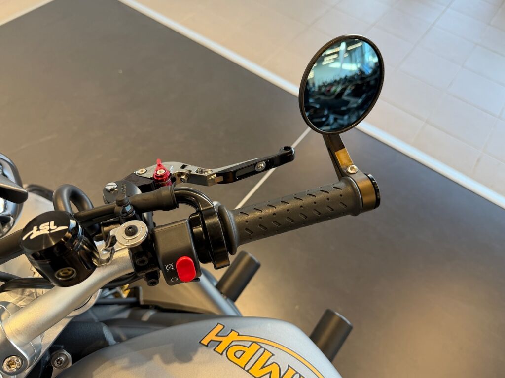 Triumph STREET TRIPLE 2010 