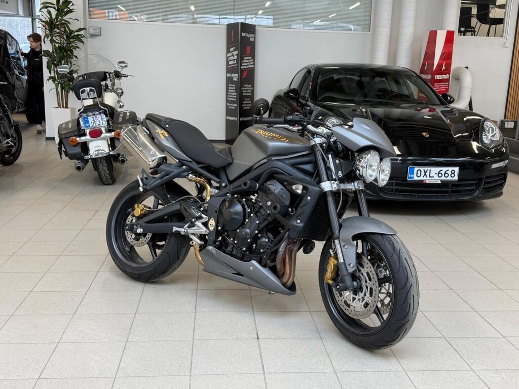 Triumph STREET TRIPLE 2010 