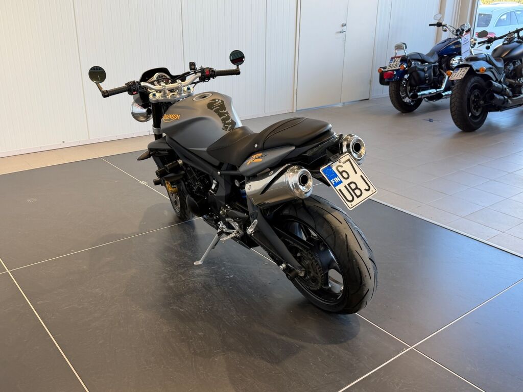 Triumph STREET TRIPLE 2010 