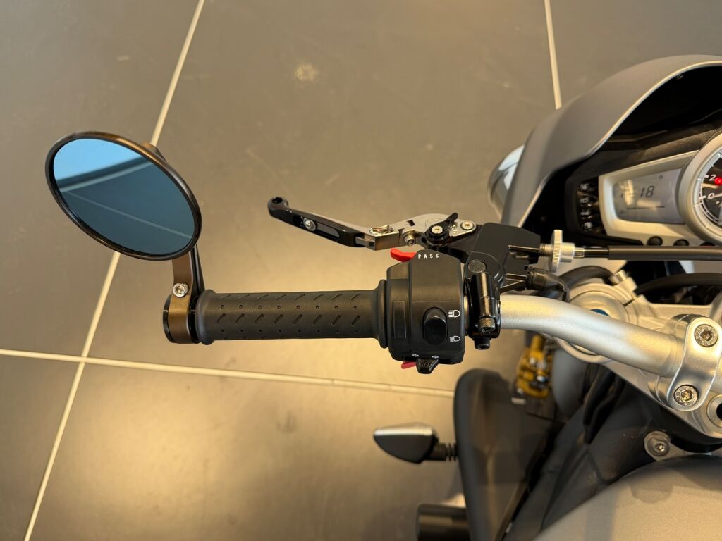 Triumph STREET TRIPLE 2010 