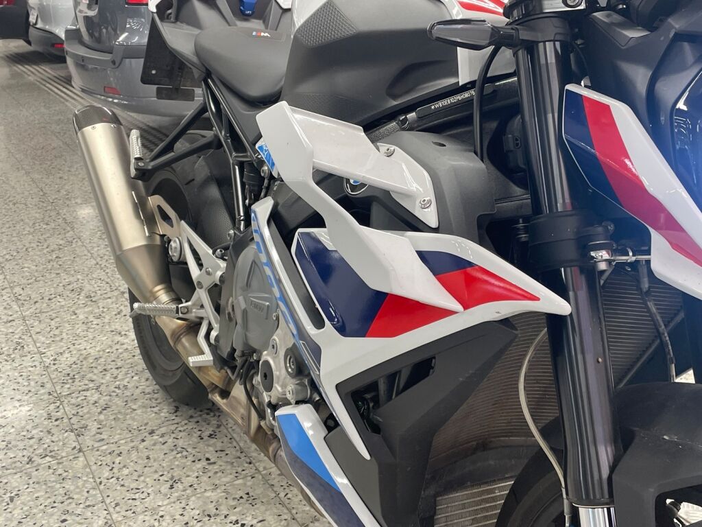 BMW M 2023 Valkoinen