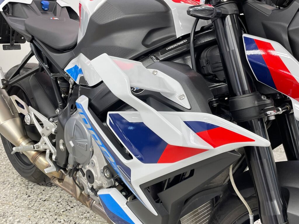 BMW M 2023 Valkoinen