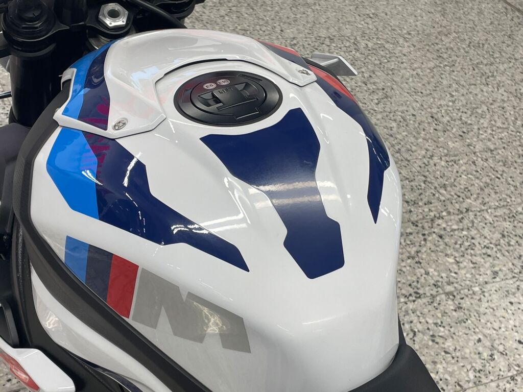 BMW M 2023 Valkoinen