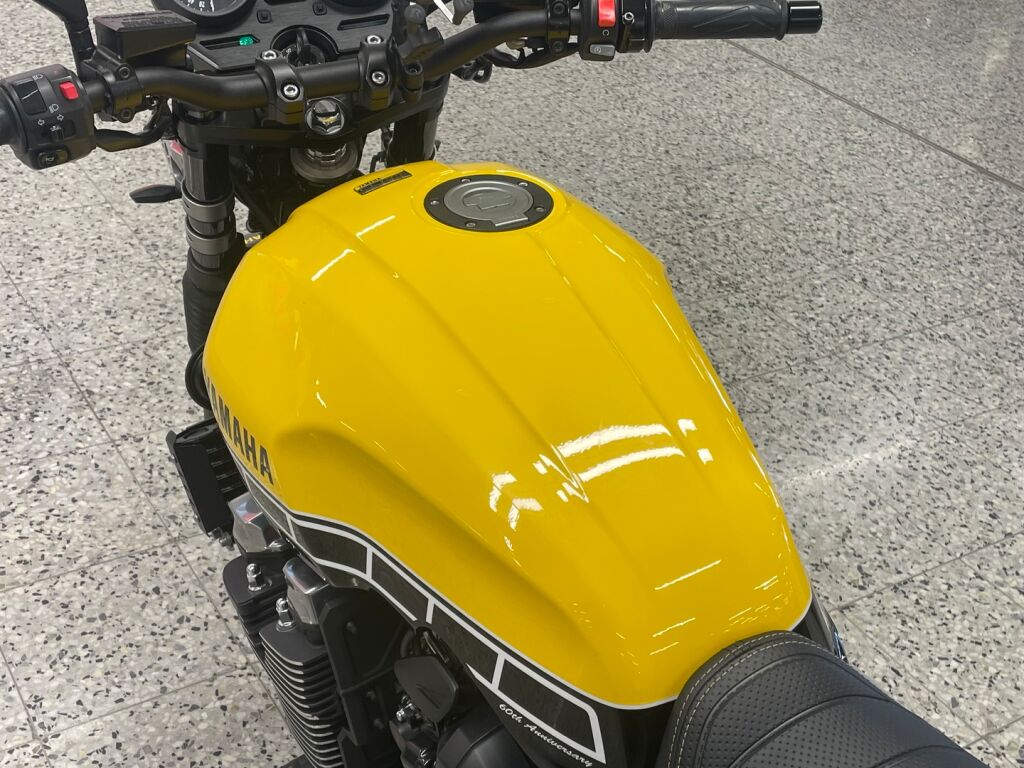 Yamaha XJR 2016 Keltainen