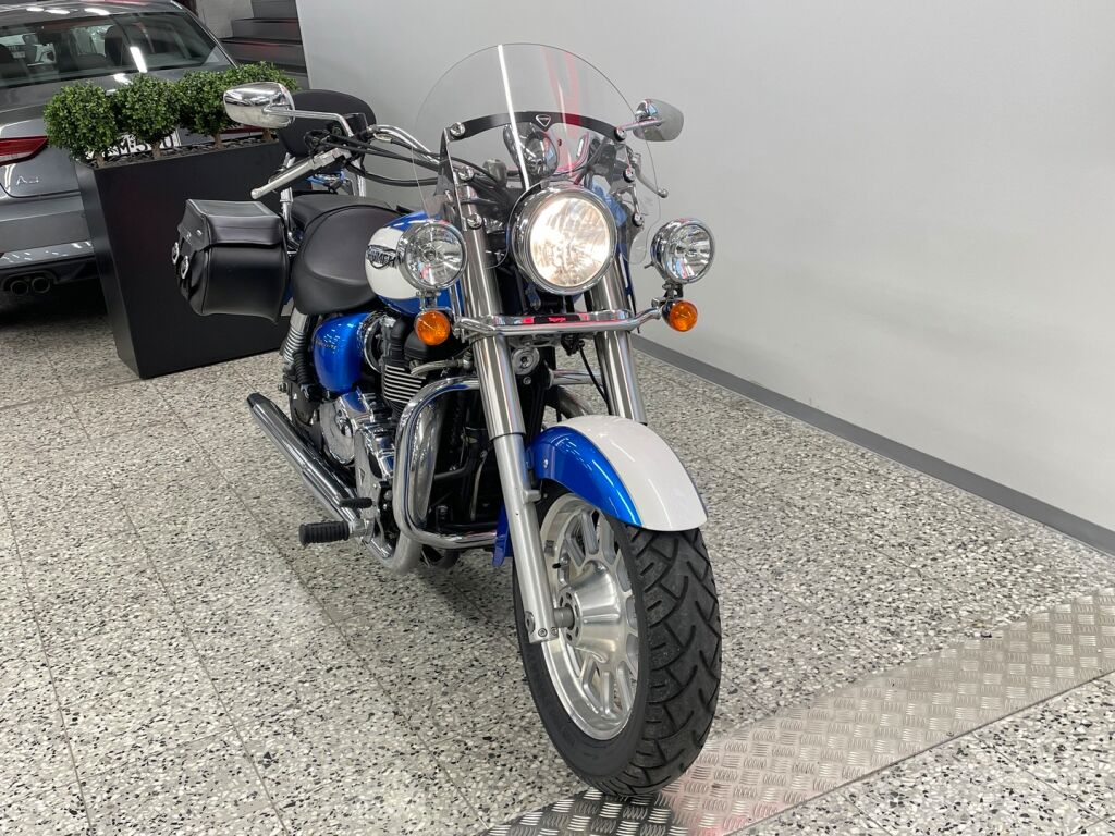 Triumph AMERICA 2012 