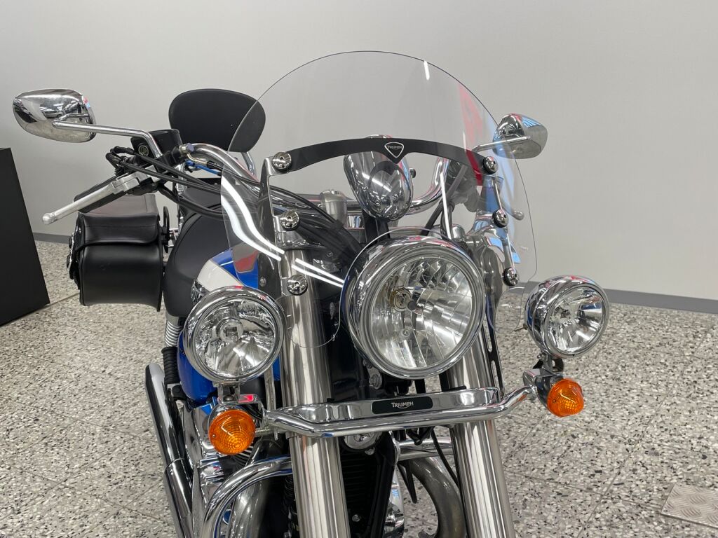 Triumph AMERICA 2012 