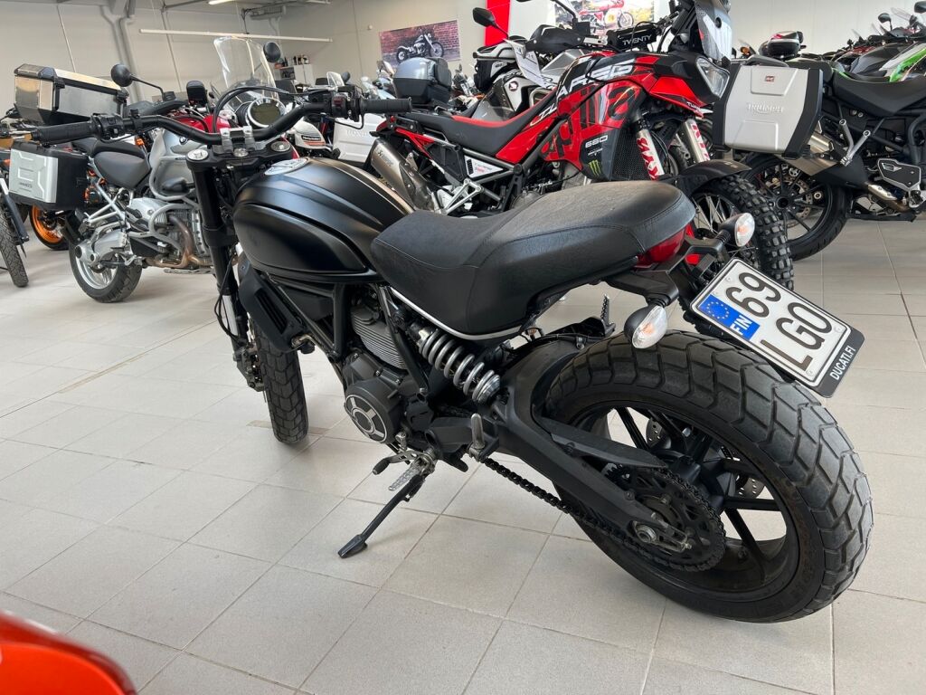 Ducati SCRAMBLER 2015 Musta