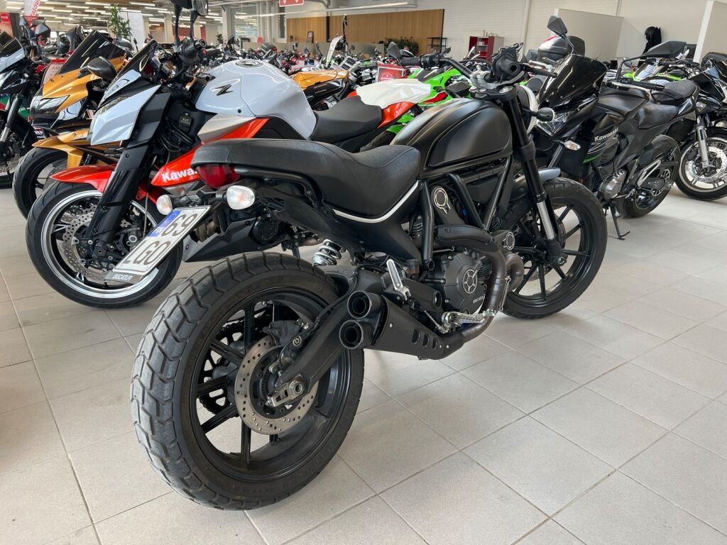 Ducati SCRAMBLER 2015 Musta