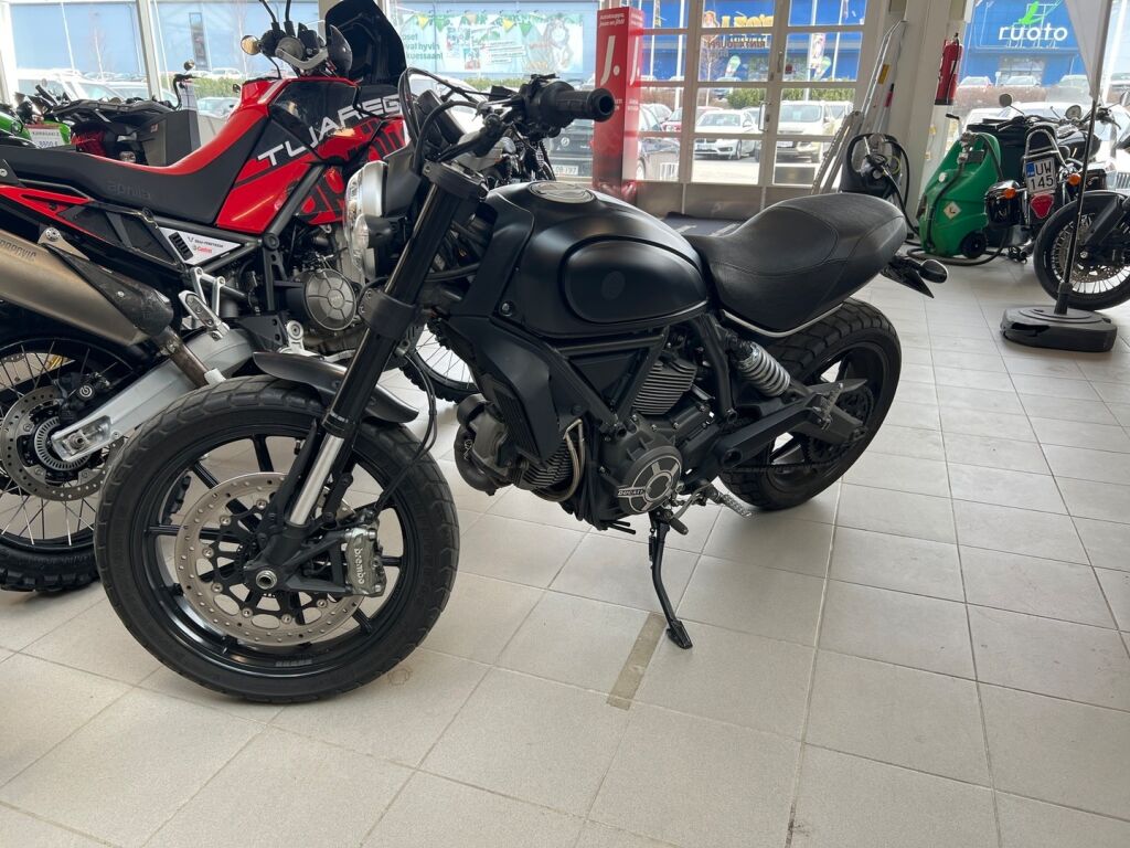 Ducati SCRAMBLER 2015 Musta