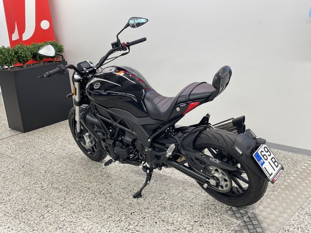 Benelli 502 CRUISER 2025 