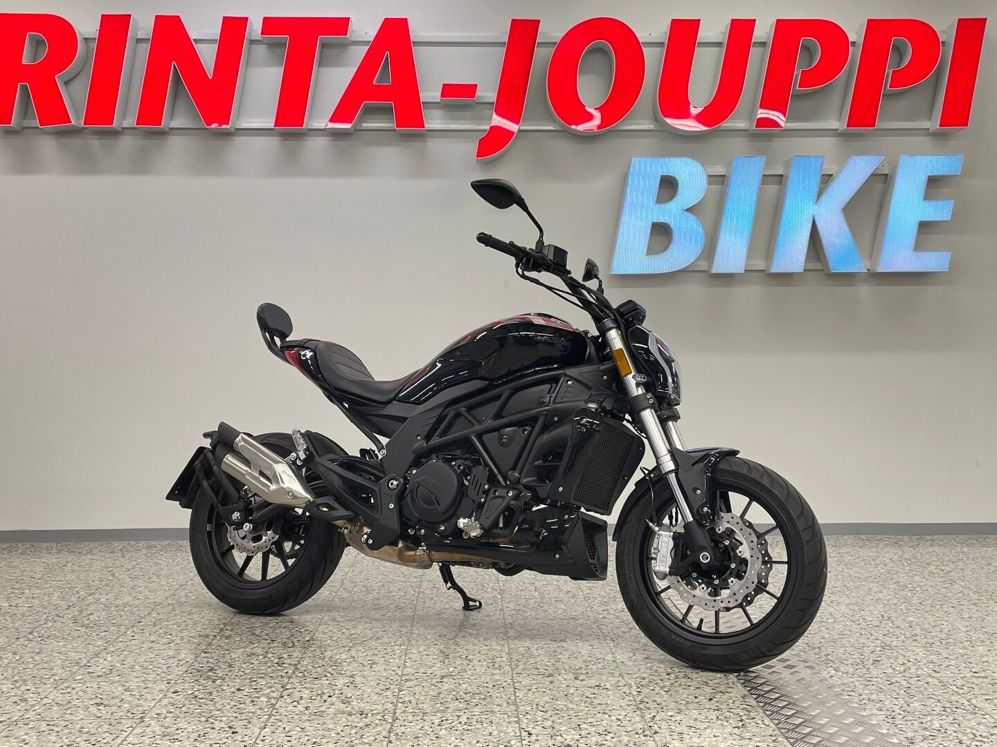 Benelli 502 CRUISER
