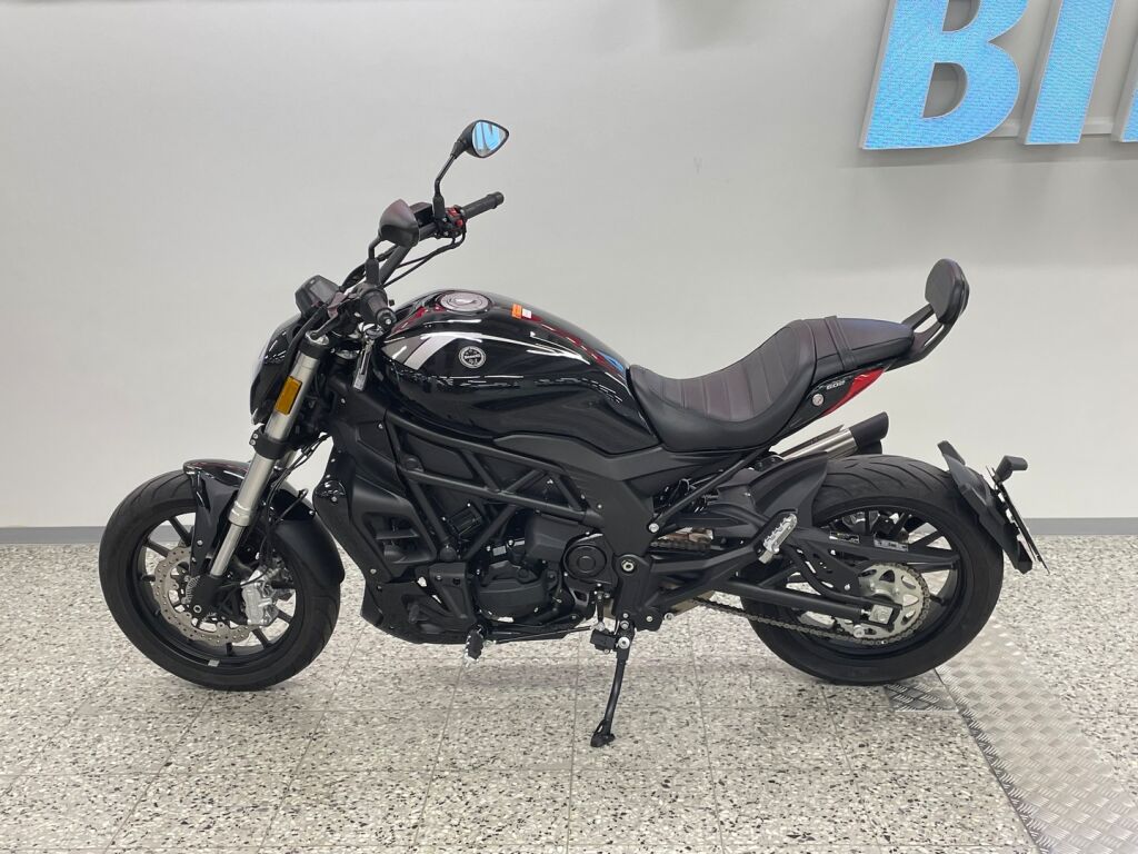 Benelli 502 CRUISER 2025 