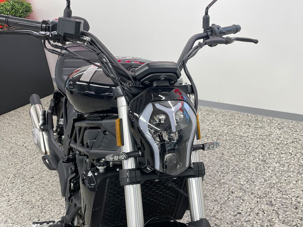 Benelli 502 CRUISER 2025 