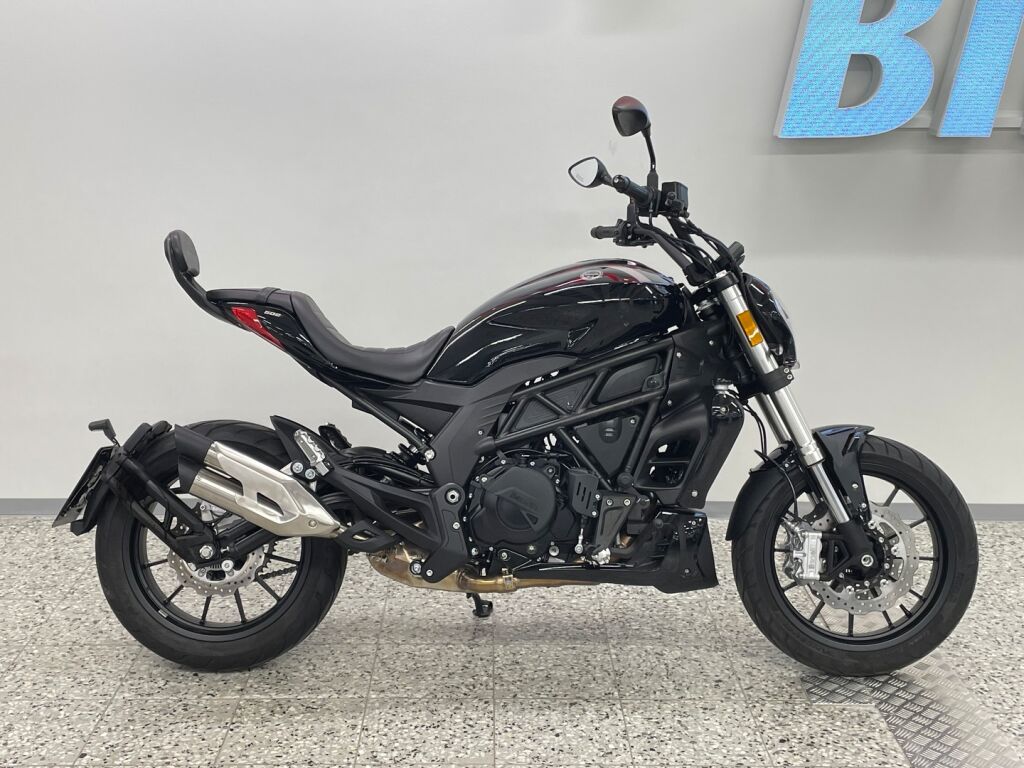Benelli 502 CRUISER 2025 