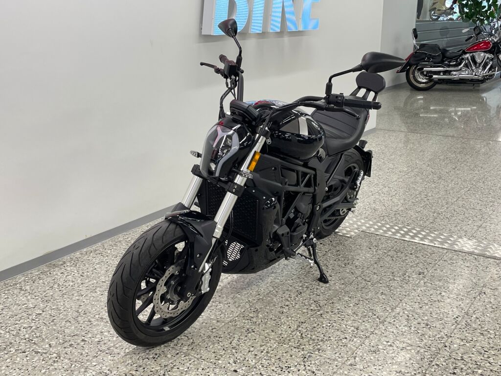 Benelli 502 CRUISER 2025 