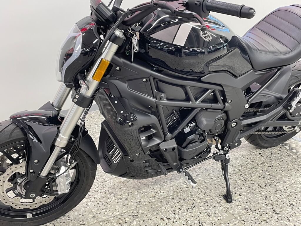 Benelli 502 CRUISER 2025 